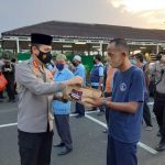 Polresta Bandara Soekarno-Hatta Bagikan Ratusan Takjil IMG-20210421-WA0043.jpg