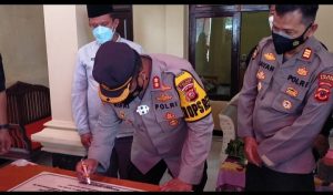 Kunker di Naringgul, Kapolres Cianjur Tanda Tangani Prasasti Pembangunan Rehab Mapolsek Naringgul
