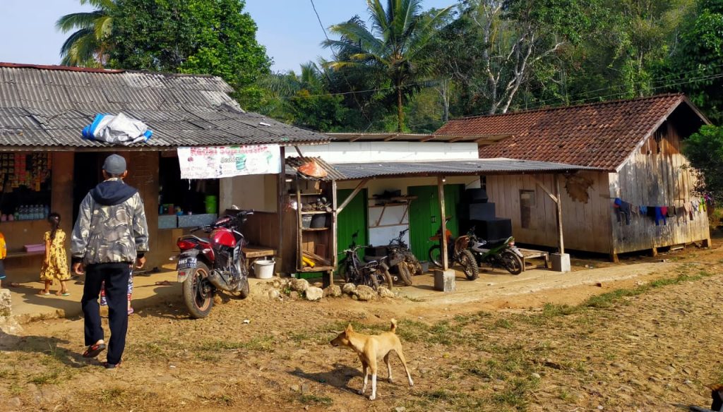 Jeritan Hati Warga di Pelosok Cianjur, Tak Ada Listrik dan Jalan Rusak