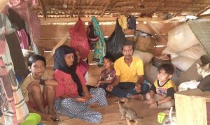 Miris Puluhan Tahun Satu Keluarga di Desa Wangunsari Naringgul Tinggal di Gubuk Tanpa Penerangan Listrik