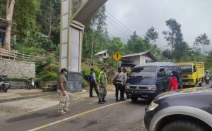 40 Kendaraan Diputar Balik dalam Penyekatan PPKM Darurat Diperbatasan Bandung-Cianjur Selatan