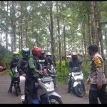 Hari Ke 2 PPKM Darurat Petugas Gabungan Naringgul Menyisir Warung dan Lakukan Penyekatan Jalan IMG-20210704-WA0001.jpg