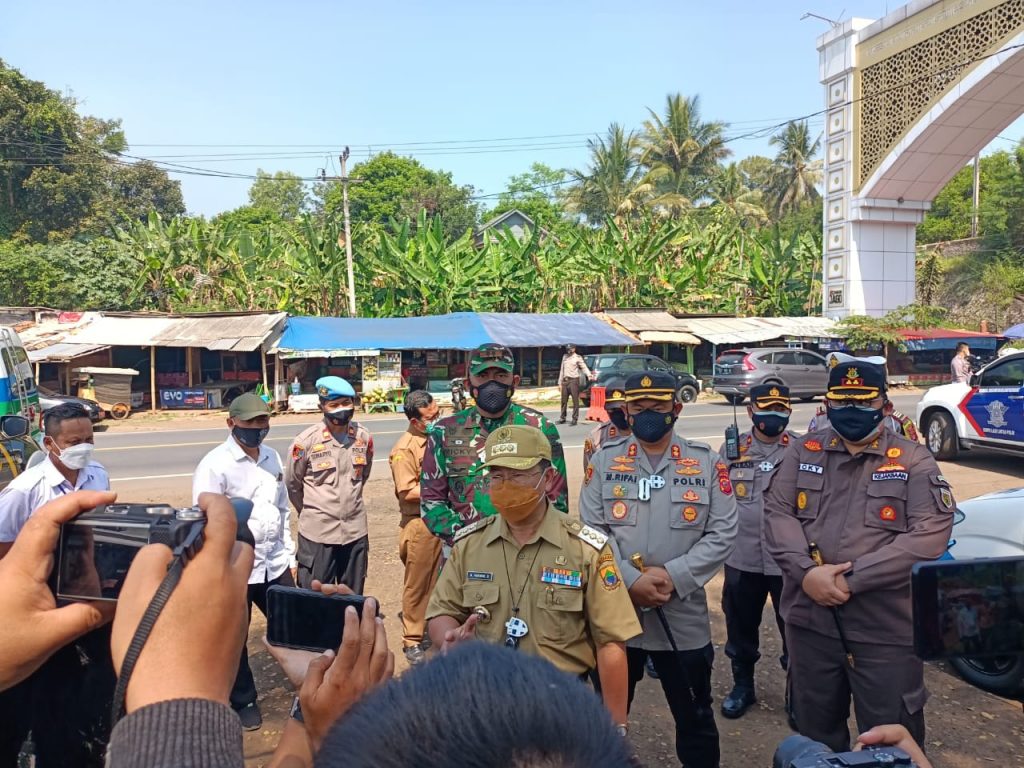 Forkopinda Cianjur Sidak Pasar Muka dan Lokasi Penyekatan