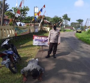 Polisi Berikan Sanksi Sosial kepada 5 Warga yang Terjaring Operasi Yustisi Stasioner dan PPKM Darurat