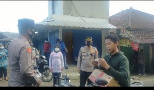 Penegakan PPKM Darurat Petugas Gabungan Forkopimcam Naringgul Datangi Pasar Tradisional
