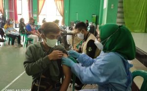 Ratusan Warga Naringgul Ikut Vaksinasi Dosis ke 2