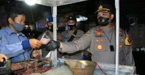 Polres Kediri Kota Gelar Patroli Skala Besar dan Bagikan Bansos PPKM