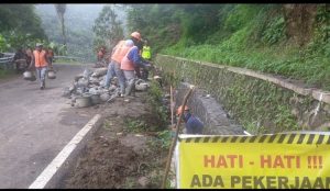 Drinase Jalan Nasional Naringgul-Cidaun Terus Diperbaiki Gunakan Sistem Pekerjaan Padat Karya