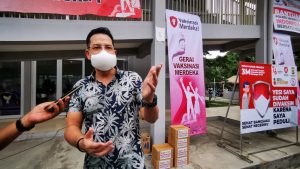 Artis Ari Wibowo dan Reynold Surbakti Hadiri Sentra Vaksinasi Merdeka di Kembangan