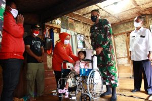 Aksi Peduli Kemanusiaan Dandim 0608/Cianjur Membuat Ananda Siti Terharu