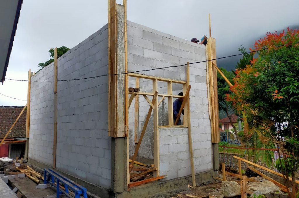 Warga Pertanyakan, Pembangunan Ruang UKS SD di Naringgul Tanpa Papan Informasi