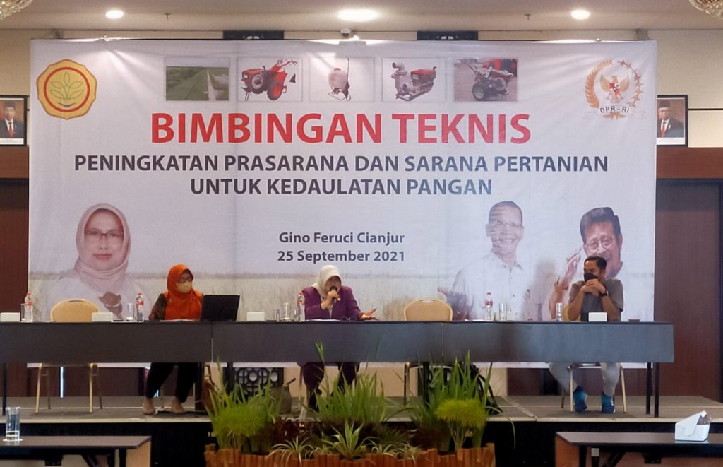 Hj. Endang Setyawati Thohari: Para Petani Harus Disejahterakan dan Dilindungi