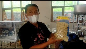 Kerupuk Jamur Tiram Menjadi Produk Unggulan SMKN 1 Naringgul
