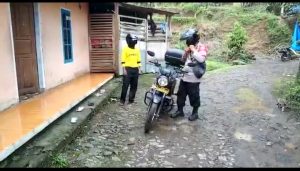 Polri Peduli, Polsek Naringgul Bantu Warga Antar ke Gerai Vaksin