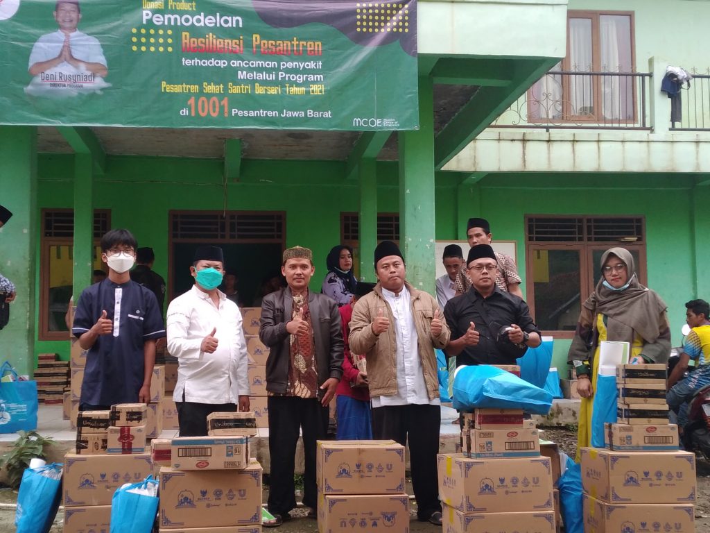 ICSD Poundation Donasikan Produk Unilever Kepada Ratusan Pesantren Garut