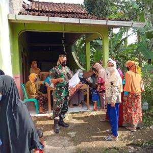 Gelar Monitoring, Babinsa Karangjati Lakukan Strategi Vaksin Tim Mobile