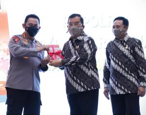Kapolri: Buku ‘Bhayangkara Sejati Mengabdi Tanpa Henti’ Jadi Renungan Polri untuk Jadi Lebih Baik
