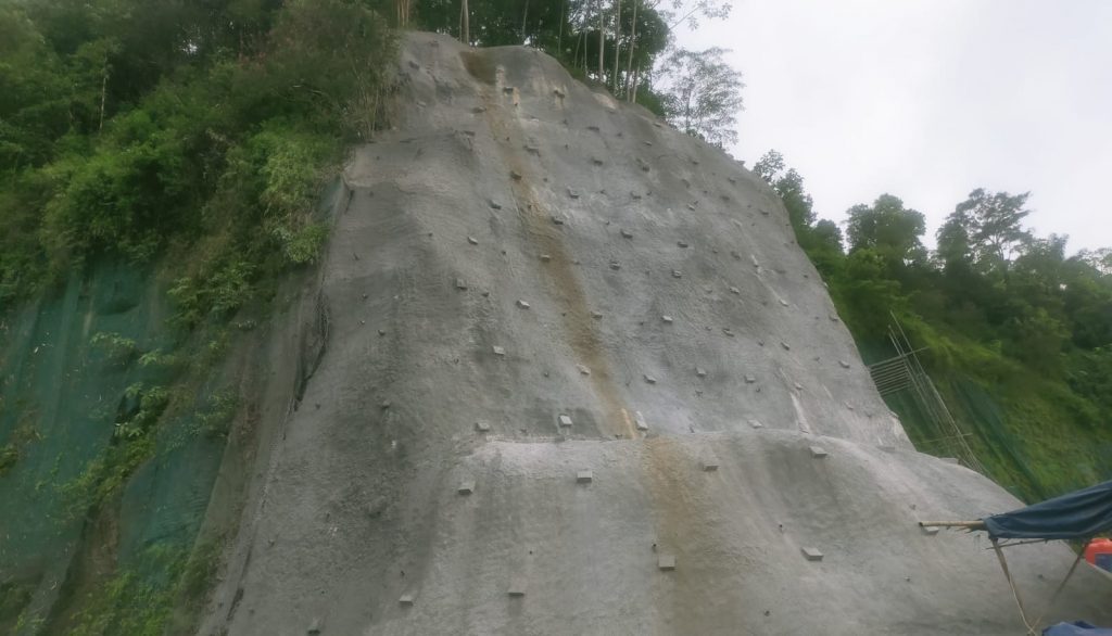 Kementerian PUPR Sulap Tebing Hijau Naringgul Jadi Mirip Panjat Tebing