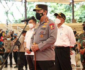 Tinjau Vaksinasi Massal di Banten, Kapolri Tekankan Target 70 Persen di Akhir Tahun Tercapai