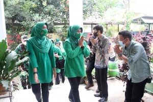 Ketua Persit KCK Koorcab Rem 061/SK Tinjau Pelaksanaan Vaksin Anak di Cianjur