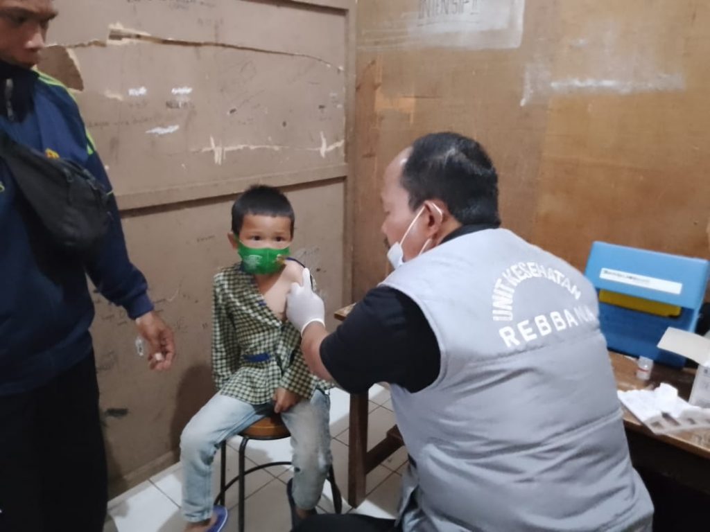 Pontren di Garut Bersama UPT Puskesmas Sukseskan 3000 Dosis Vaksin Anak