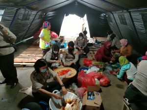 Ratusan Rumah di Paku Haji Terendam Banjir, Polres Metro Tangerang Bangun Dapur umum