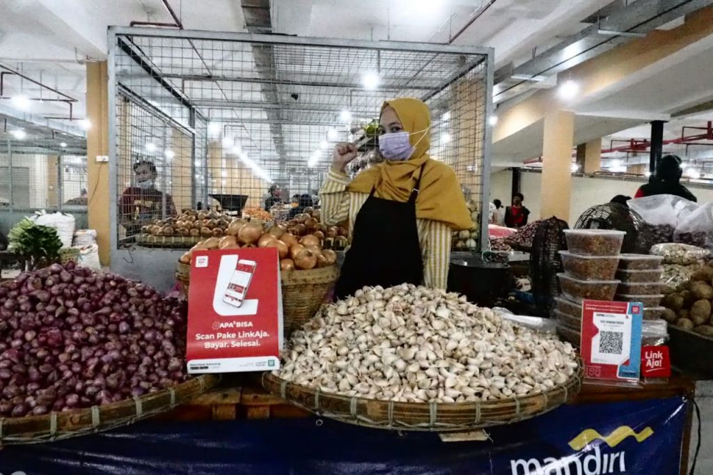 Belanja di Pasar Legi Bisa Pakai QRIS, Pedagang Berharap Disediakan WIFI