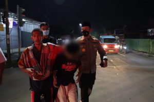 Polisi Bubarkan Puluhan Remaja yang Stop Truk Secara Paksa untuk Konten