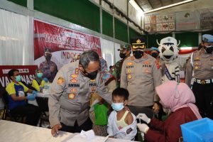 Kapolda Jabar Tinjau Vaksinasi Serentak di Polres Cianjur