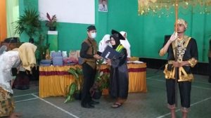 107 Siswa SMA PGRI Naringgul Diwisuda Kelulusan