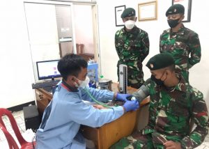 Prajurit Yonif Raider 300/Bjw Sigap Donorkan Darah Untuk Bantu Warga yang Membutuhkan