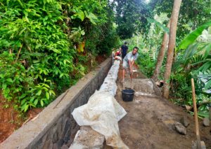 Kelompok Cai Mancarigah Sirnasari Realisasikan Pembangunan Irigasi Saluran Air Bantuan dari P3-TGI 