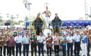 Kirab Drumband Taruna AAU Berlangsung Meriah di Malioboro
