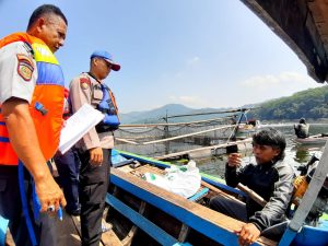 Sat Polair Polres Cianjur Lakukan Pencarian Korban Tenggelam di Waduk Cirata