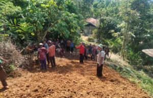 Pemdes Malati dan Warga Buka Jalan Baru Poros Desa