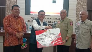 Wakil Ketua Komisi VIII DPR RI Salurkan Bantuan Lumbung Sosial di Kabupaten Garut