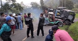 Bangkai Mobil Muatan Mie Instan di Jurang Tanjakan Limus Dievakuasi