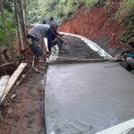 Dorong Perekonomian Warga Dipelosok Desa, Anggota DPRD Cianjur Cor Beton Jalan Desa IMG-20221030-WA0097