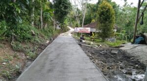 Kang Diki Ismail Bantu Pembangunan Jalan Desa Dipelosok Cianjur