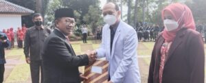 Di Hari Pahalawan Bupati Cianjur Berikan Penghargaan Kepada Pahlawan Kecil