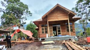 Progres Pembangunan Rumah Ageung Wisata Kampung Adat Miduana Capai 95 Persen