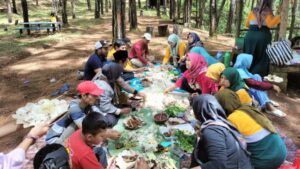 Wisatawan Gunung Pabeasan Membludak Buru Nasi Liwet Jantung Pisang