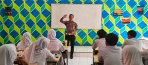 Unit Kamsel Sat Lantas Polres Cianjur Gelar Police Goes to School
