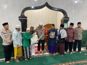 Direktur Binmas Polda Metro Jaya Bersama Jajaran Gelar Program Sahur Bersama dan Suling di Masjid Roudhotul A’mal