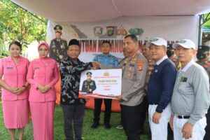 Polres Metro Tangerang Kota Berikan Bantuan Kemanusiaan Kapolri untuk Warga Terdampak Banjir di Tanjung Burung dan Tanjung Pasir