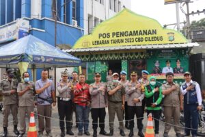 Cek Pos Lebaran 2023, Kapolrestro Tangerang Kota Serahkan Bingkisan Kepada Petugas