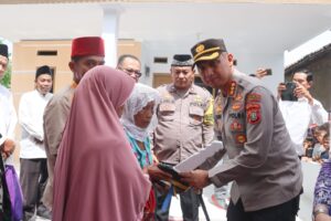 Polri Peduli, Kapolres Metro Tangerang Kota Serahkan Kunci Bedah Rumah di Sepatan