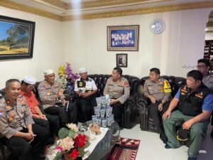 Jumat Curhat, Polda Metro Jaya Giat Silaturahmi Serta Mendengar Keluh Kesah Warga Petamburan
