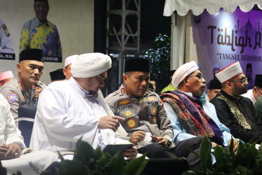 Kapolda Metro Jaya Hadiri Tabligh Akbar “Tangsel Bersholawat” dalam Rangka Cooling System Pilpres dan Pileg Pemilu 2024