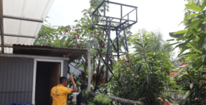 Kasat Resnarkoba Polres Metro Tangerang Kota Tinjau Pembangunan Toren Air Bersih Sumbangan Kapolres untuk Masyarakat Kampung Tangguh Bebas Narkoba RW 09 Sudimara Barat Ciledug